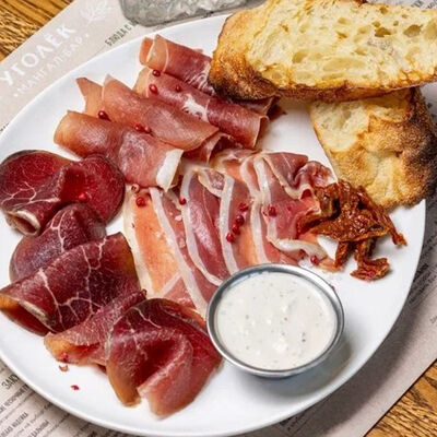 Мясные деликатесы в Уголёк по цене 1350 ₽