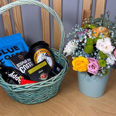 Комплимент с душой Кофе и цветы в Do.bro coffee по цене 6990 ₽