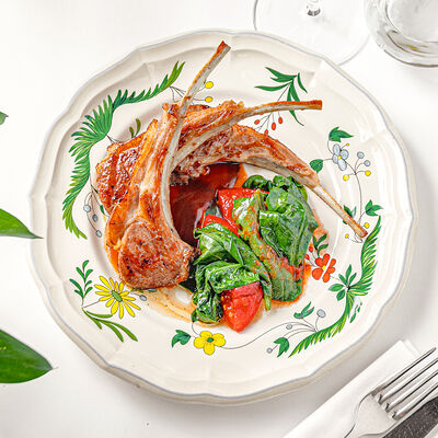 Каре ягненка со шпинатом в Loona по цене 2350 ₽