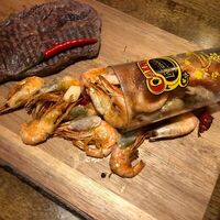 Стейк Сёрф энд тёрф в Hamilton's pub