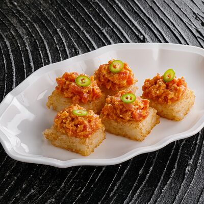 Спайси-ролл с тунцом и жареным рисом в Ginza по цене 2990 ₽