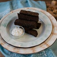 Гренки чесночные с сливочно-чесночным соусом в Терраса