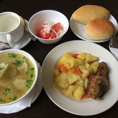 Ланч с пельмешками и курицей с картофелем в Братик Томатик по цене 349 ₽