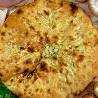 Осетинский пирог с курицей, сыром, зеленью и грибами в Бери Пироги