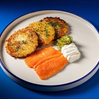 Драник, лосось, креметта, огурчики в Mates Bistro по цене 990 ₽