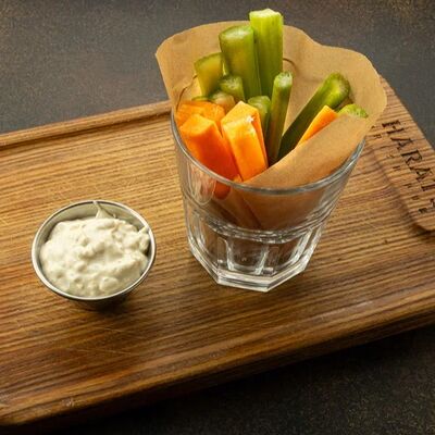 Морковь-сельдерей в Harat's Irish Pub по цене 360 ₽