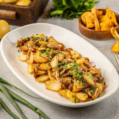 Жареный картофель с лисичками в АндерСон по цене 640 ₽
