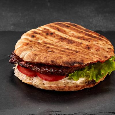 Грик-бургер с говядиной в Гирос Бистро по цене 370 ₽