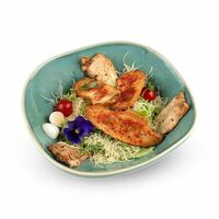 Салат Цезарь с курицей в Benny Kitchen