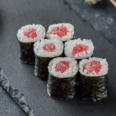 Ролл с тунцом в Kuksu №1 по цене 349 ₽