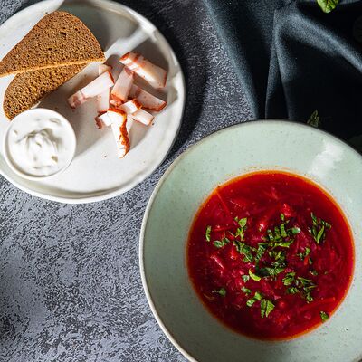 Борщ с говядиной в Tre/Quarti по цене 640 ₽