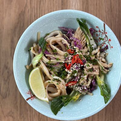 Салат с кальмаром и тонким омлетом в Domo по цене 660 ₽