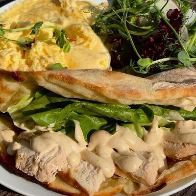 Омлет с бекономв Albert coffee по цене 440 ₽