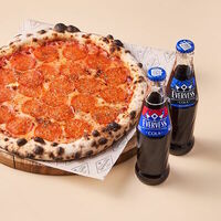 Пицца пепперони с напитками Эвервесс Кола 250 мл и Эвервесс Кола без сахара 250 мл в Сыроварня