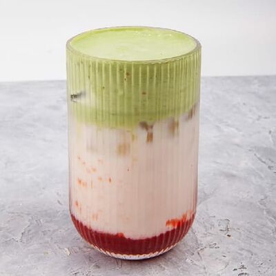 Матча Клубника в Наше место по цене 420 ₽