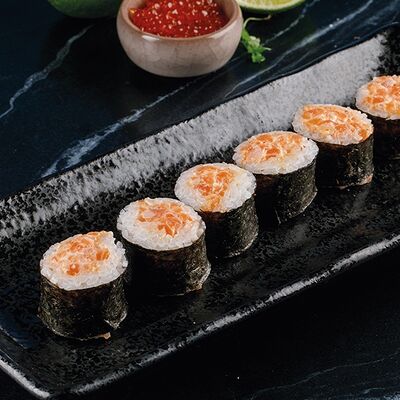 Острый ролл с лососем в Баклажан в ТЦ 