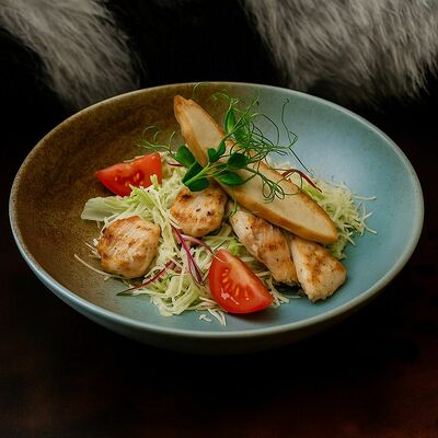 Салат Цезарь с курицей в Дикари по цене 500 ₽