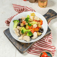 Грудка с овощами в Рестомаркет Китчен