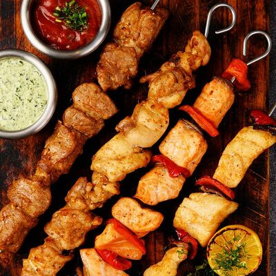 Шашлык из судака в Sushi & More по цене 600 ₽