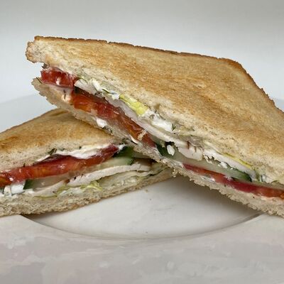 Сэндвич с копченой курицей в Самовар на Минусинской по цене 283 ₽