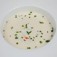 Крем-суп из цветной капусты с камчатским крабом в Lure Oysterbar