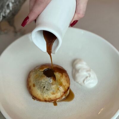 Русский пирог с говяжьей щекой в УГОДНИКИ по цене 1417 ₽