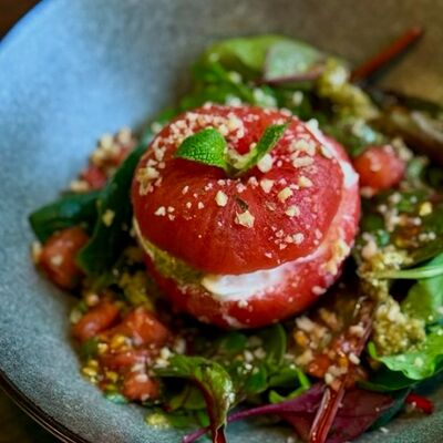 Томат со страчателлой в Sterling гастро паб по цене 830 ₽