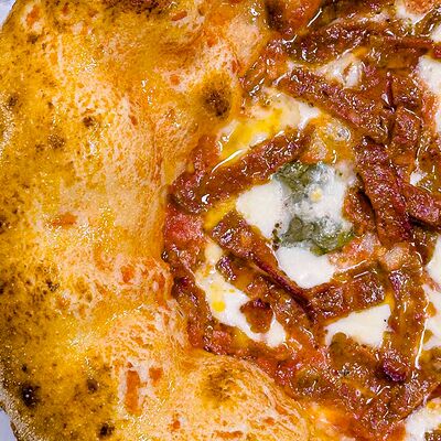 Пикантная салями в Пико пицца по цене 830 ₽