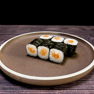 Мини-ролл с лососем в Hatimaki по цене 369 ₽