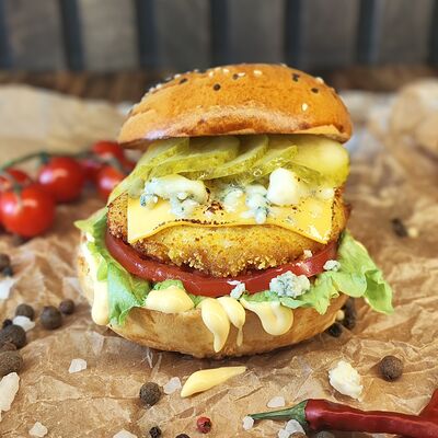 Чикен сырный в Биг Хот-дог по цене 570 ₽