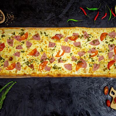 Курица-ветчина острая метровая в Epic Pizza по цене 1920 ₽