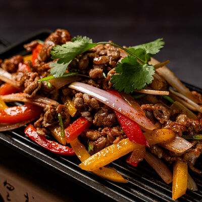 Жареная баранина с луком в Soluxe Club по цене 1500 ₽