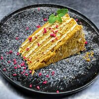 Медовик в FABRIKA