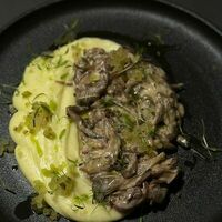 Бефстроганов с пюре в Марсала