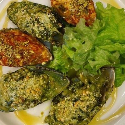 Запечённые мидии с сыром и фисташкой в Сытый Лось по цене 840 ₽