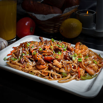 Wok с морепродуктами в Тесоро по цене 820 ₽