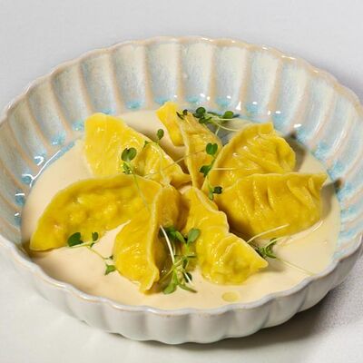 Манты с крабом и креветкой в Гоголь по цене 850 ₽