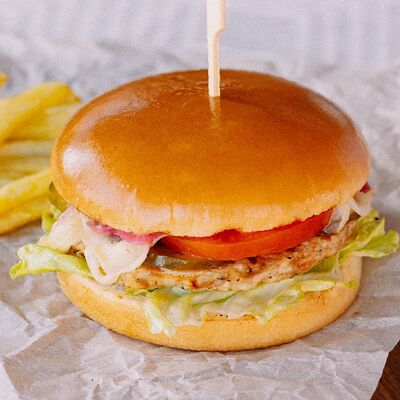 Джигитбургер с картофелем фри в Хинкальня по цене 22 р.