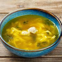 Куриный суп с домашней лапшой в Лари