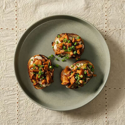 Бутерброды с лисичками и трюфельным кремом в Банщики по цене 790 ₽