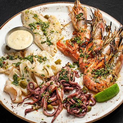 Морепродукты на гриле в Морошка по цене 1242 ₽