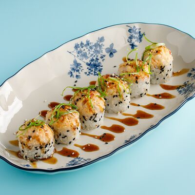Запеченный ролл с креветкой в MO by Matisov по цене 809 ₽