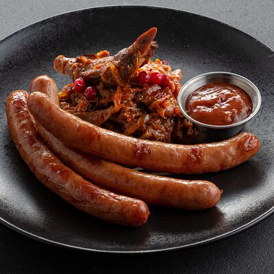 Баварские колбаски с тушеной капустой в Jager restopub по цене 880 ₽