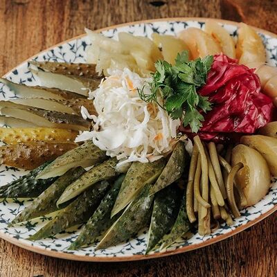 Ассорти маринованных овощей в Вах Гиви! по цене 540 ₽