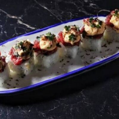 Ролл с тартаром из говядины и трюфелем в Gills по цене 1090 ₽