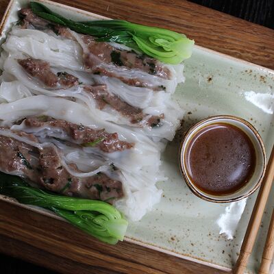 Роллы с говядиной и соусом карри в Bamboo по цене 80000 сум