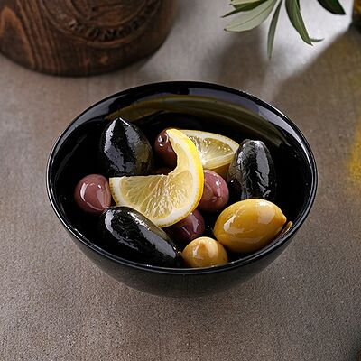 Маслины и оливки в Paulaner по цене 590 ₽