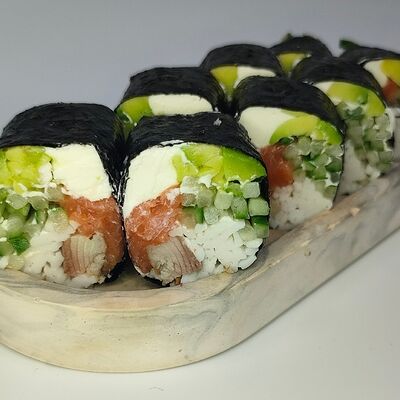 Ролл без риса Лосось-угорь в АмиРолл по цене 1147 ₽