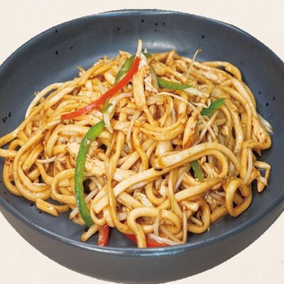 Жареная лапша с курицей в Золотая панда по цене 776 ₽