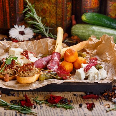 Тапасы к напиткам в Столица по цене 1250 ₽